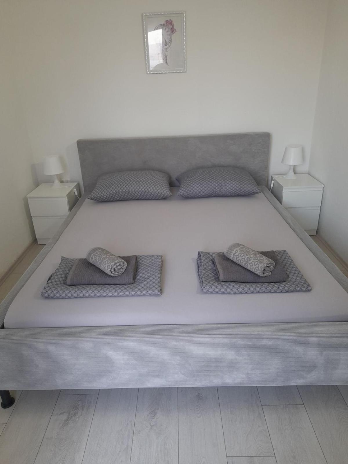 Apartments Stipe Lokva Rogoznica Ngoại thất bức ảnh